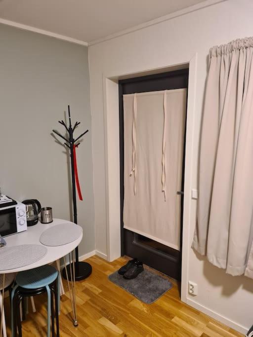 Small Studio Appartment Тромсё Экстерьер фото