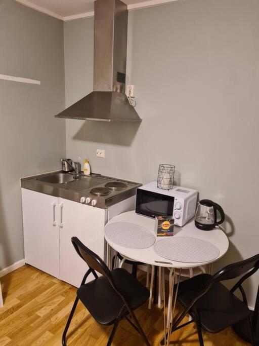 Small Studio Appartment Тромсё Экстерьер фото